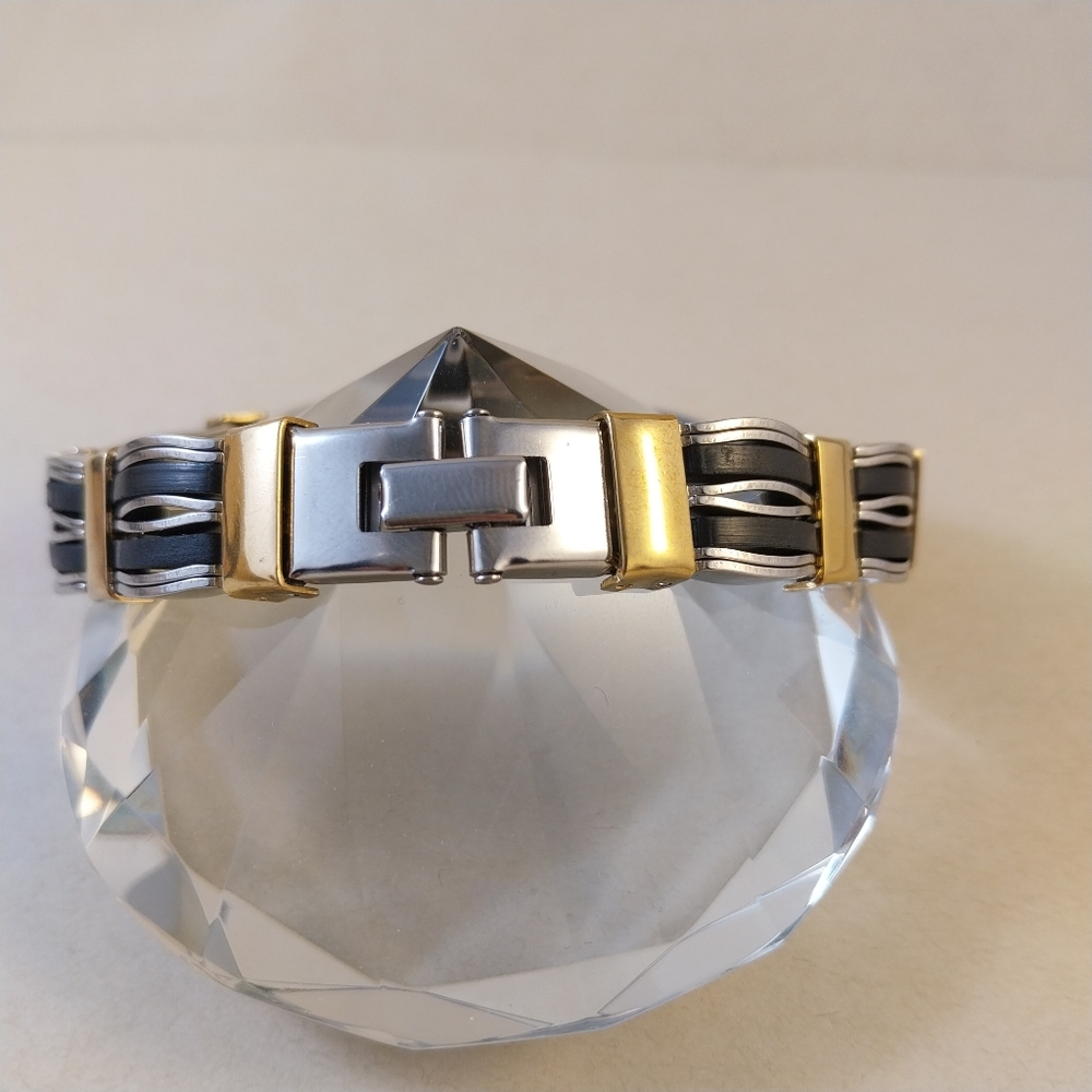 Elegant Two-Tone Men's Bracelet - Picture 4 of 10